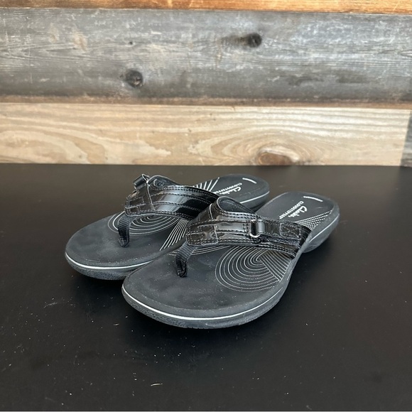 CLARKS Women's Black Patent Cloudsteppers Breeze Sea Flip Flop Slip On Sandals 8 - Picture 1 of 9